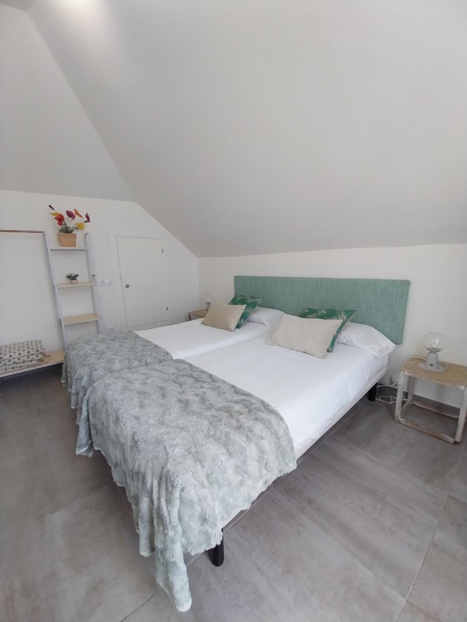 Apartamentos El Marques Малага Стая снимка
